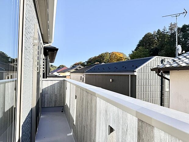 ■ 心地よい風と光を感じる、くつろぎのバルコニー