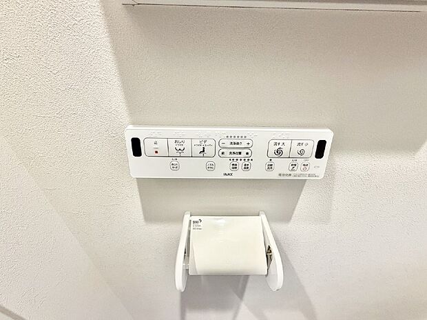 ■温水洗浄で快適、清潔感が保たれるシャワートイレ