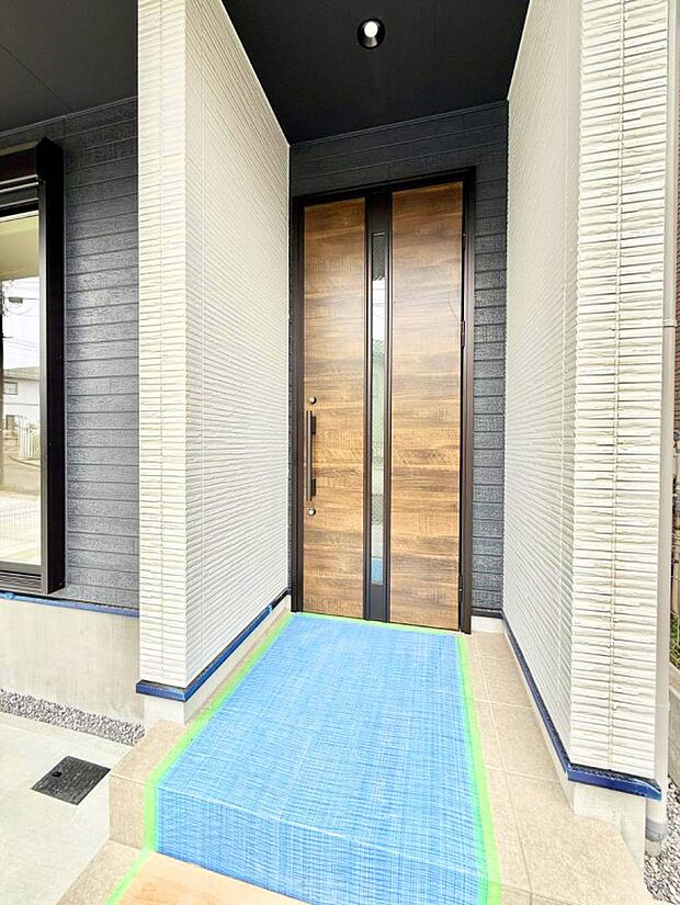 ■ シンプルで美しく、住まいの第一印象を彩る玄関です