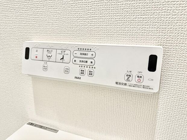 ■温水洗浄で快適、清潔感が保たれるシャワートイレ