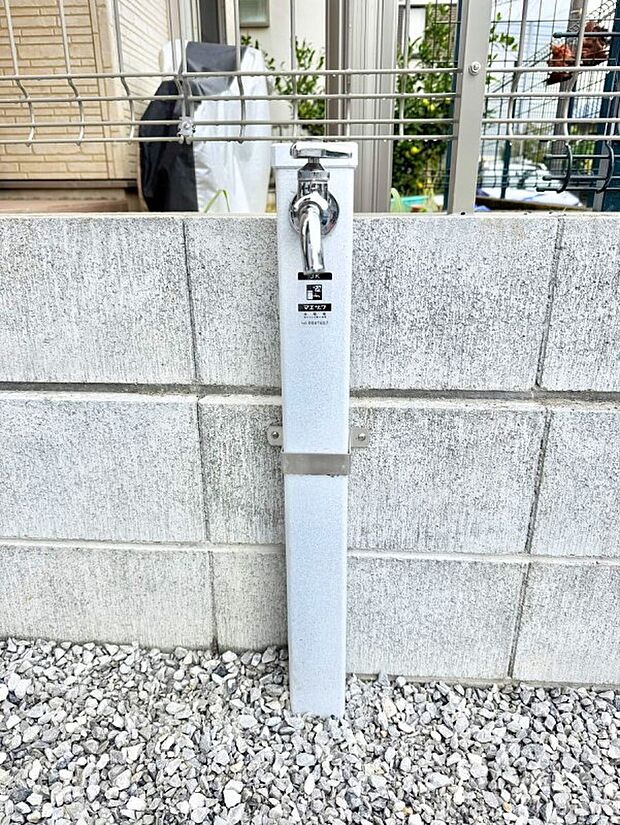 ■ガーデニングや洗車などの際に大活躍な屋外立水栓  