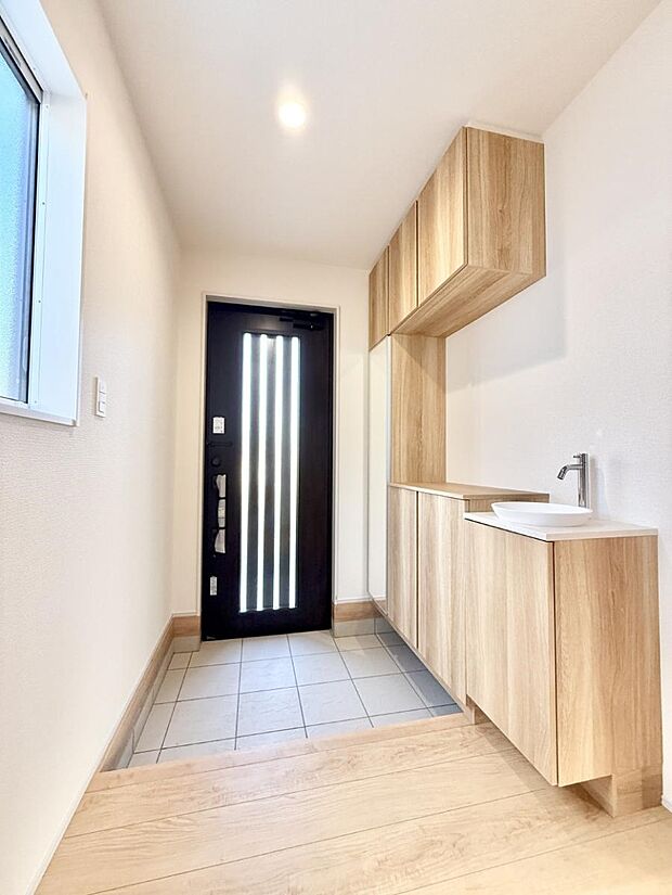 ■ 毎日を気持ちよく迎える、明るく温もりのある玄関