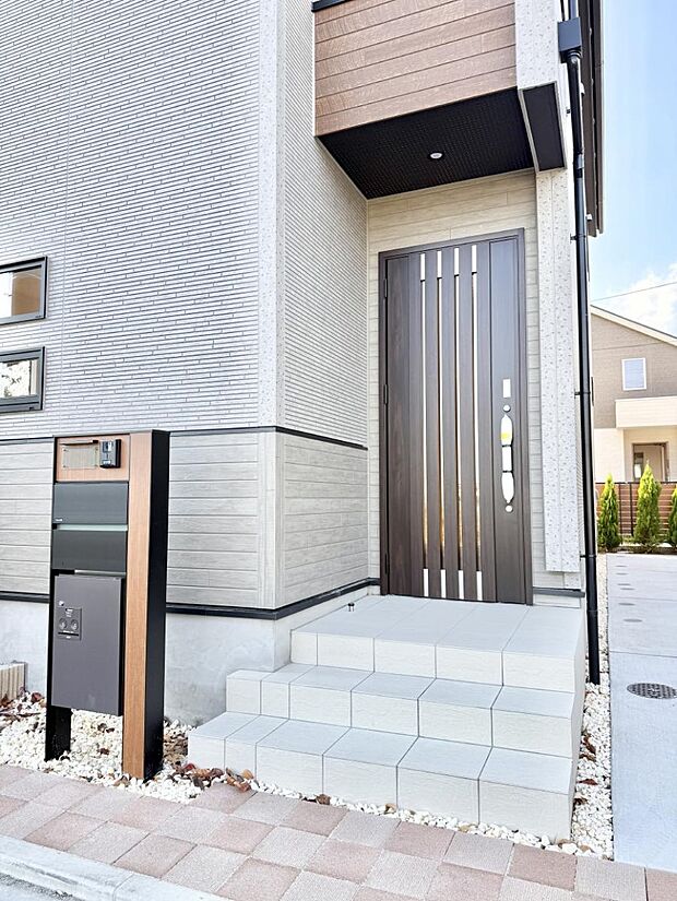 ■ 家族とゲストをやさしく迎える、心温まる玄関