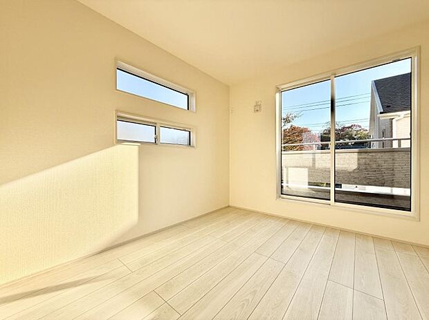 ■シンプルな空間で、収納付きベッドやデスクなど、多機能な家具を活用しやすいです