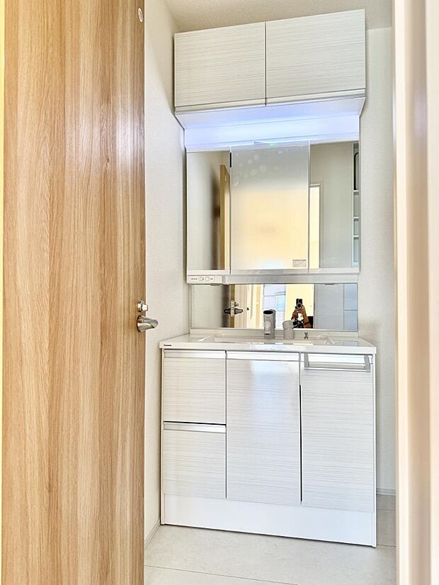 ■明るい洗面所は毎朝の歯磨きも楽しくできちゃいそうです♪