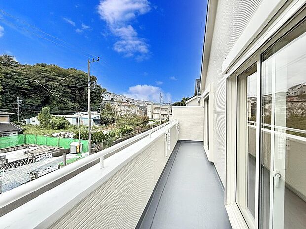 ■ 季節の移ろいを感じられる開放的な空間です