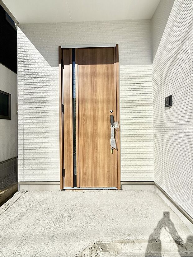■ シンプルで美しく、住まいの第一印象を彩る玄関です
