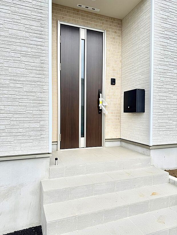 ■ 心地よい暮らしへとつながる、温かい玄関