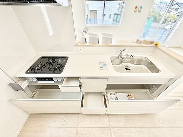 ■シンプルで機能的、毎日使いやすいキッチン