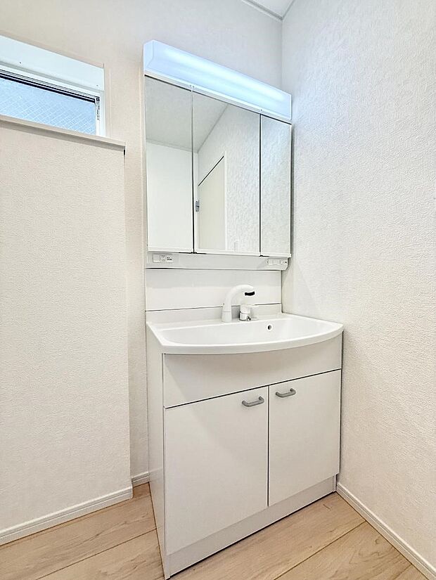 ■明るい洗面所は毎朝の歯磨きも楽しくできちゃいそうです♪