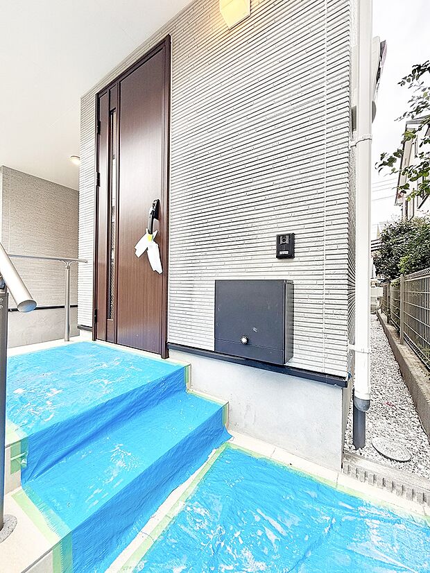 ■ シンプルで美しく、住まいの第一印象を彩る玄関です