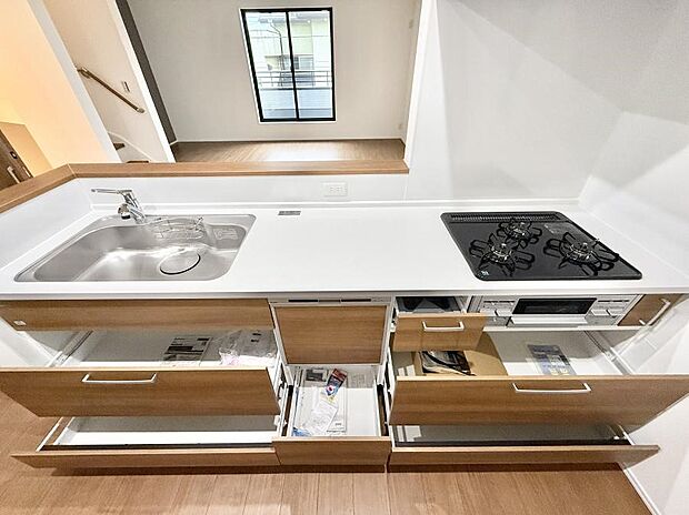 ■シンプルで機能的、毎日使いやすいキッチン