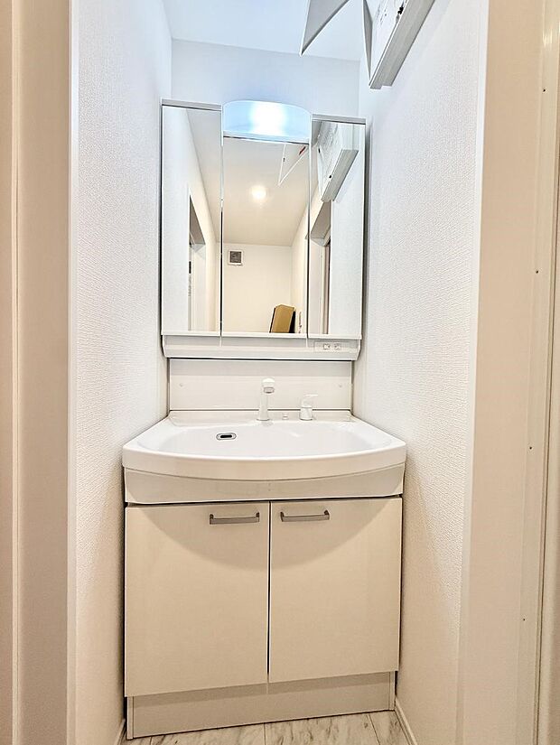 ■明るい洗面所は毎朝の歯磨きも楽しくできちゃいそうです♪