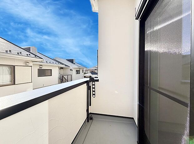 ■ 心地よい風と光を感じる、くつろぎのバルコニー