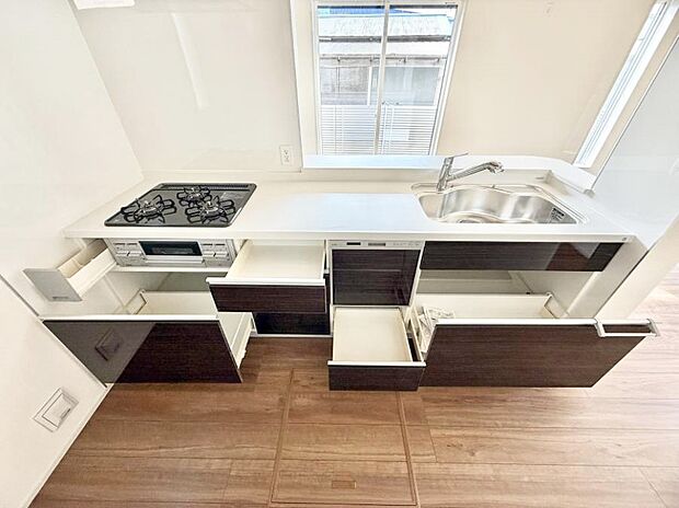 ■シンプルで機能的、毎日使いやすいキッチン