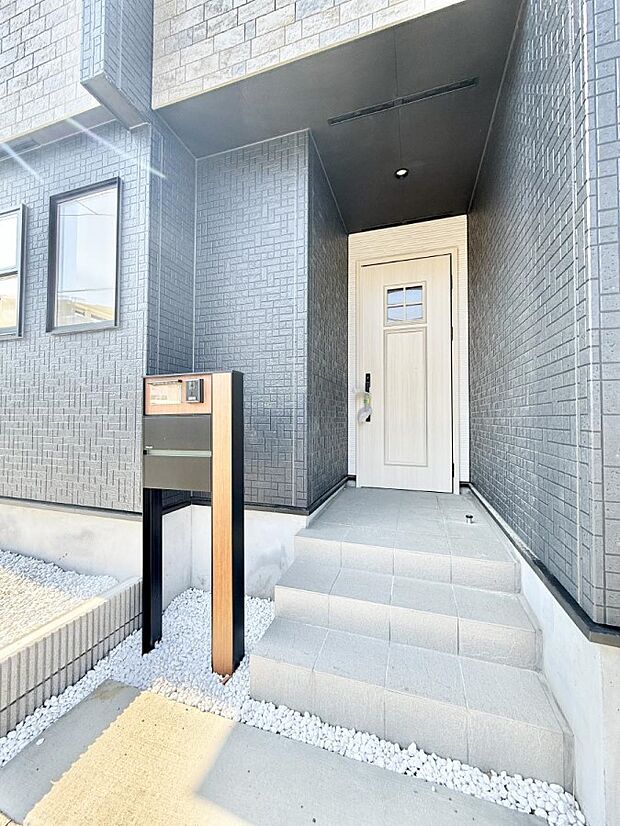 ■ 家族とゲストをやさしく迎える、心温まる玄関