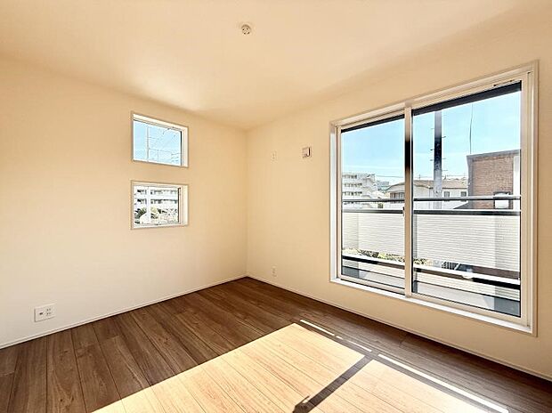 ■シンプルな空間で、収納付きベッドやデスクなど、多機能な家具を活用しやすいです