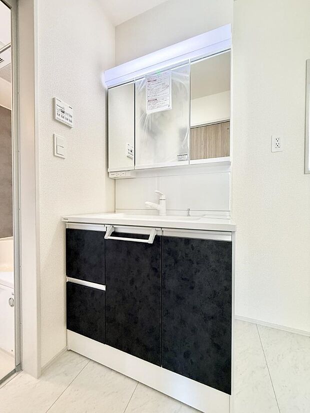 ■明るい洗面所は毎朝の歯磨きも楽しくできちゃいそうです♪