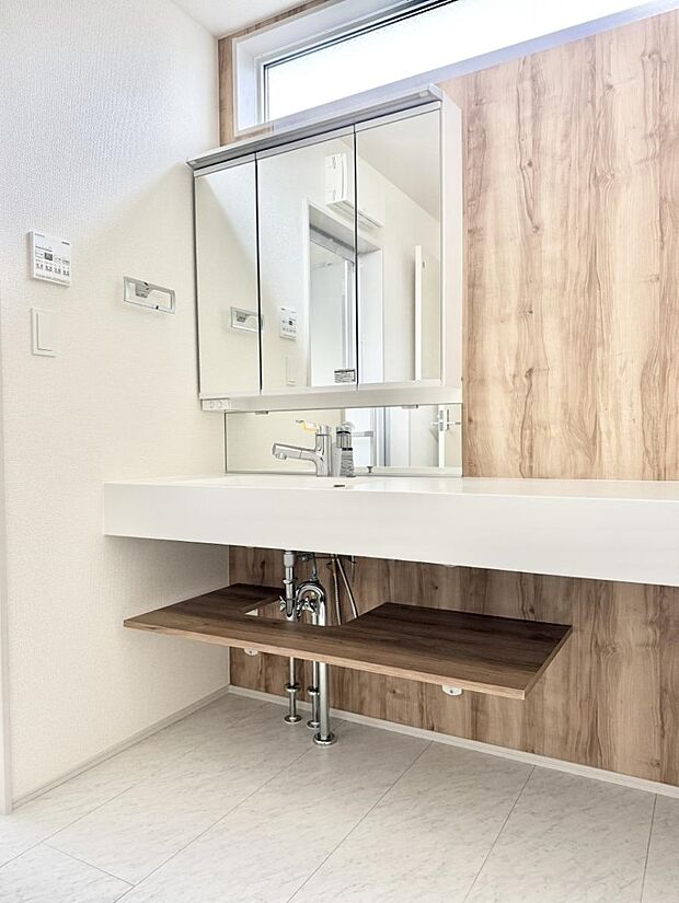 ■明るい洗面所は毎朝の歯磨きも楽しくできちゃいそうです♪