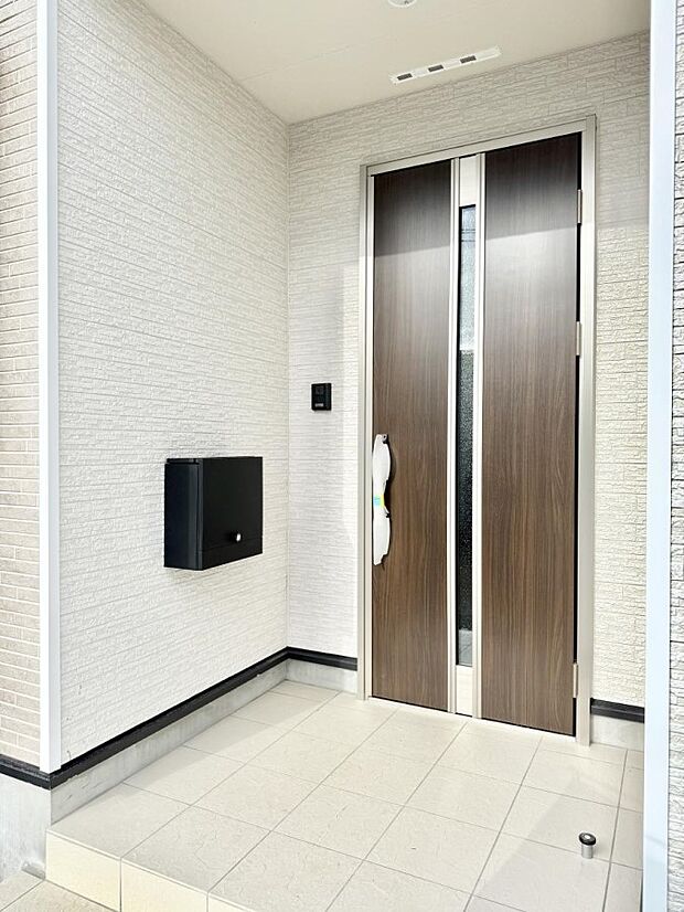 ■ 心地よい暮らしへとつながる、温かい玄関