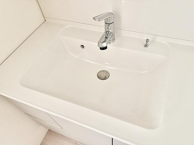■細かい部分まで洗いやすく便利なハンドシャワー付き