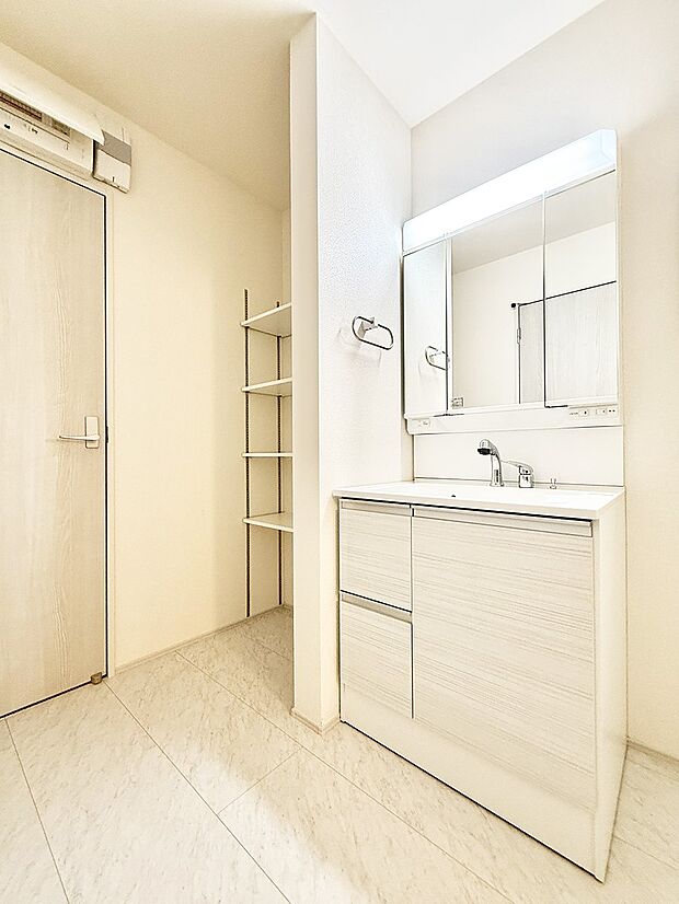 ■明るい洗面所は毎朝の歯磨きも楽しくできちゃいそうです♪