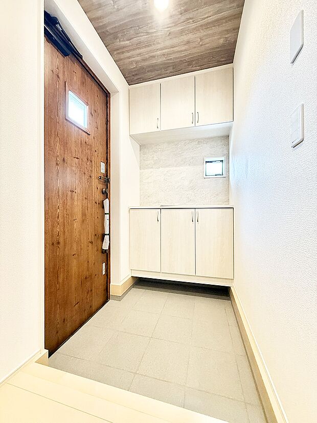 ■ 毎日を気持ちよく迎える、明るく温もりのある玄関