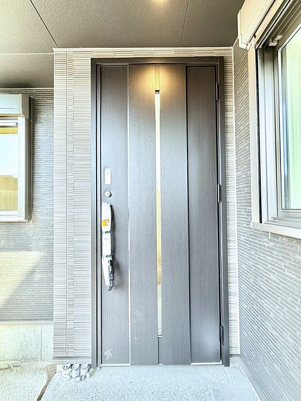 ■ シンプルで美しく、住まいの第一印象を彩る玄関です
