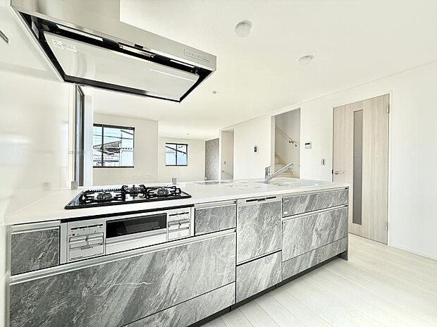 ■家族の絆を深める、温もりのあるキッチン