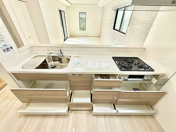 ■シンプルで機能的、毎日使いやすいキッチン