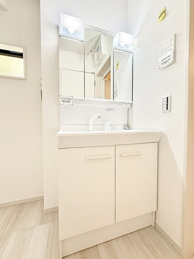 ■明るい洗面所は毎朝の歯磨きも楽しくできちゃいそうです♪