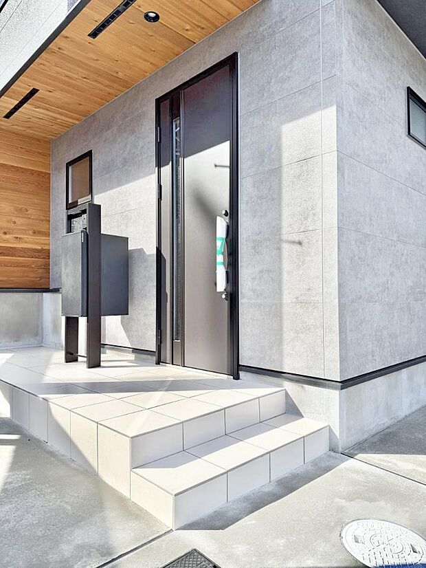 ■ 心地よい暮らしへとつながる、温かい玄関