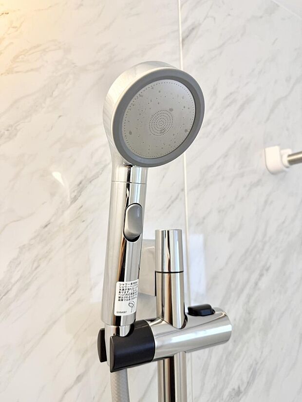 ■手元で簡単に止水できるため、水の無駄遣いを減らすことができます。