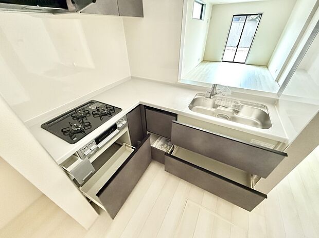 ■シンプルで機能的、毎日使いやすいキッチン