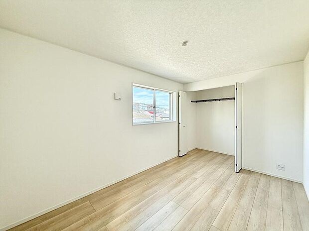 ■シンプルな空間で、収納付きベッドやデスクなど、多機能な家具を活用しやすいです