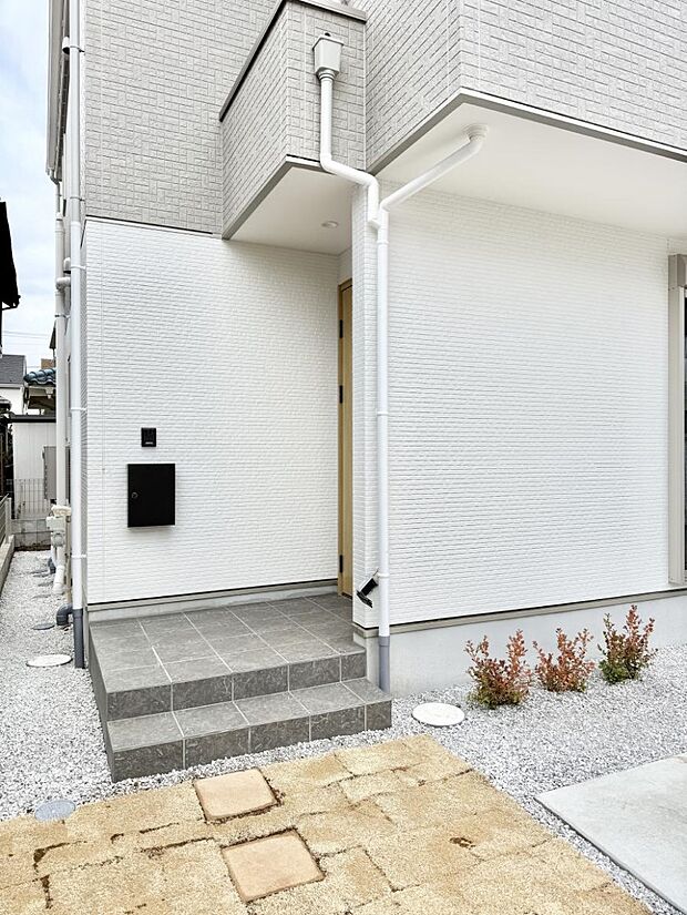 ■ 心地よい暮らしへとつながる、温かい玄関