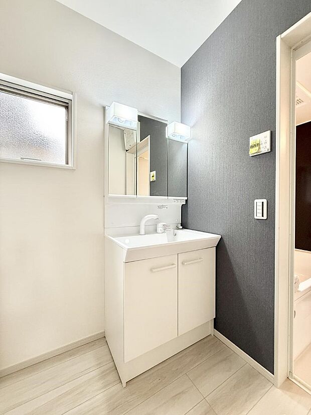 ■明るい洗面所は毎朝の歯磨きも楽しくできちゃいそうです♪