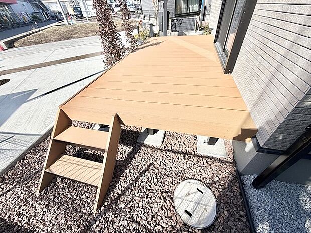 ■天気の良い日はウッドデッキでのんびり日向ぼっこ