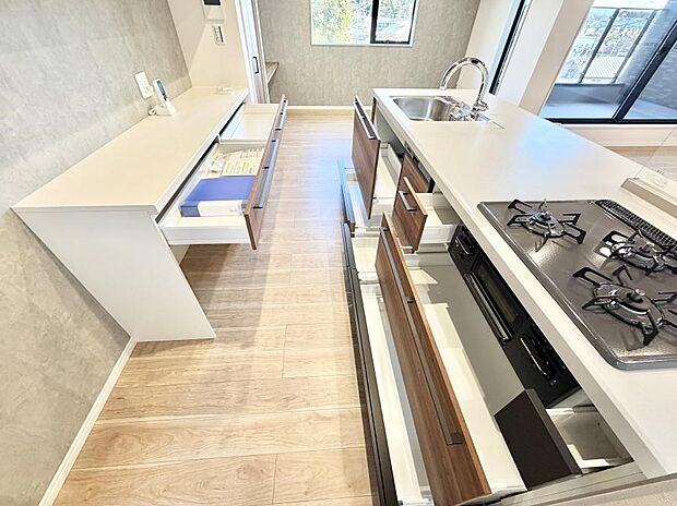 ■シンプルで機能的、毎日使いやすいキッチン