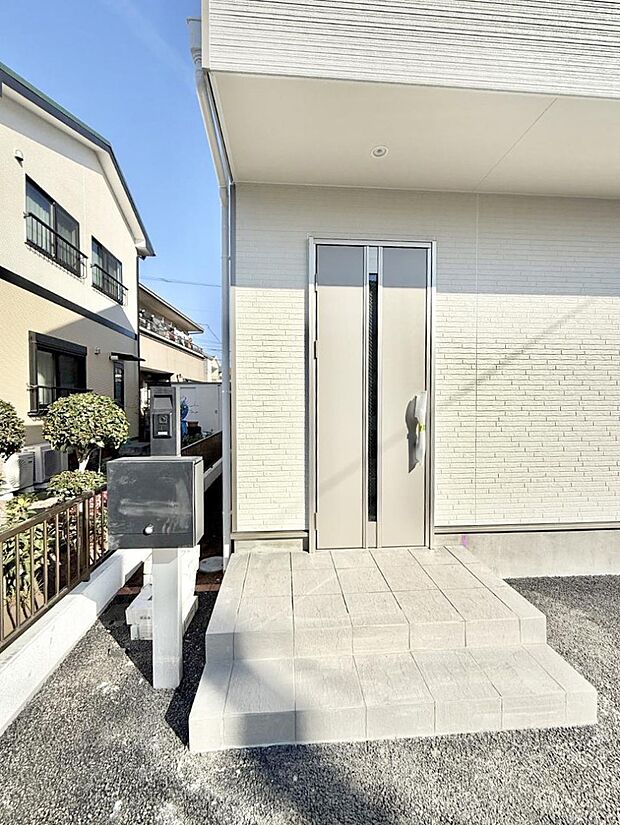 ■ 心地よい暮らしへとつながる、温かい玄関