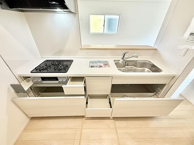 ■シンプルで機能的、毎日使いやすいキッチン