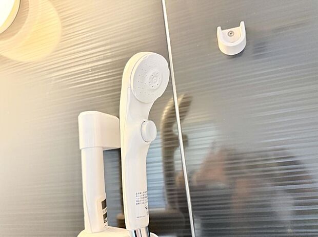 ■手元で簡単に止水できるため、水の無駄遣いを減らすことができます。