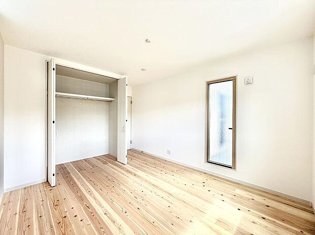 ■シンプルな空間で、収納付きベッドやデスクなど、多機能な家具を活用しやすいです