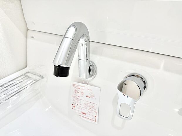 ■細かい部分まで洗いやすく便利なハンドシャワー付き