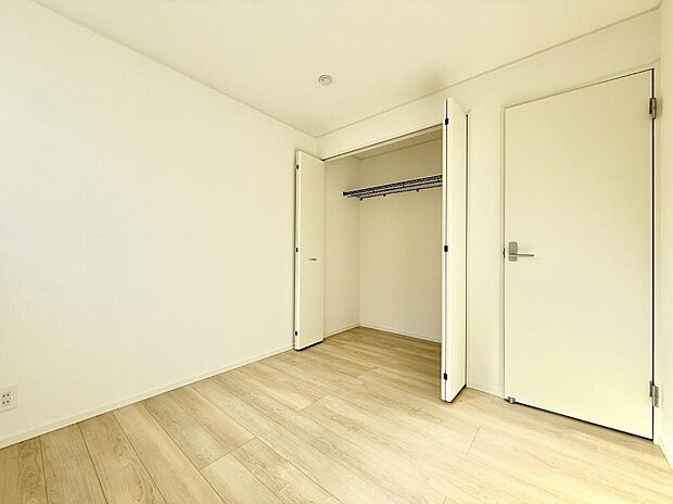 ■シンプルな空間で、収納付きベッドやデスクなど、多機能な家具を活用しやすいです