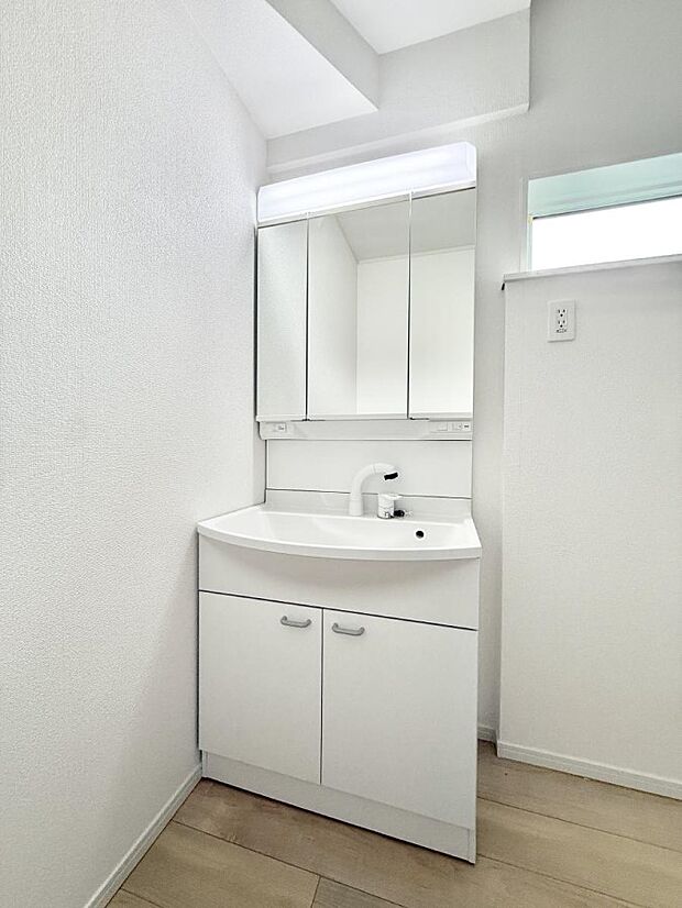 ■明るい洗面所は毎朝の歯磨きも楽しくできちゃいそうです♪