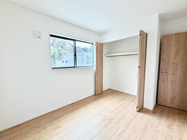 ■シンプルな空間で、収納付きベッドやデスクなど、多機能な家具を活用しやすいです