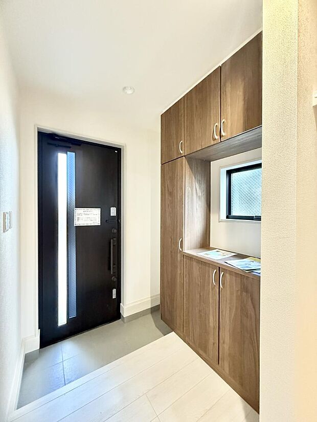 ■ 毎日を気持ちよく迎える、明るく温もりのある玄関