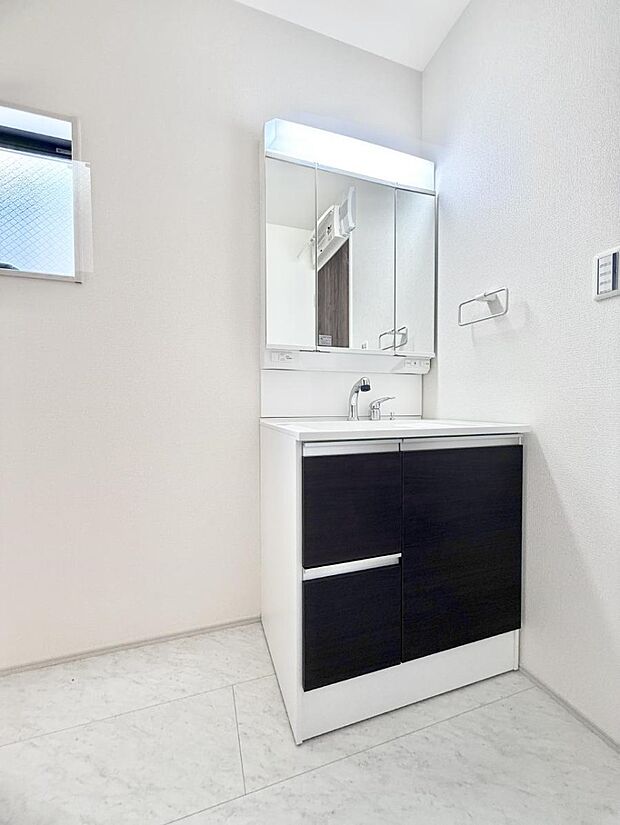 ■明るい洗面所は毎朝の歯磨きも楽しくできちゃいそうです♪