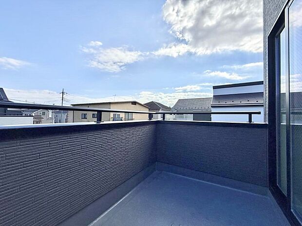 ■ 季節の移ろいを感じられる開放的な空間です